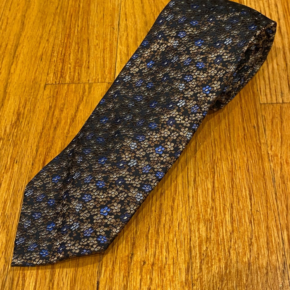 Bruno Piattelli Men's‎ Lack & Blue Floral Pattern 100% Silk Handmade Necktie